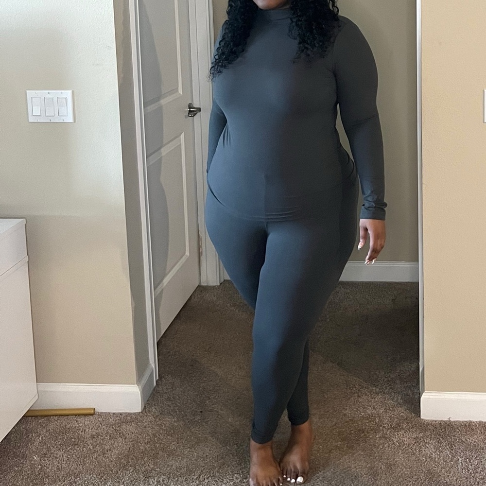 Ash Grey Microfiber Leggings Set - Picture 3 of 5